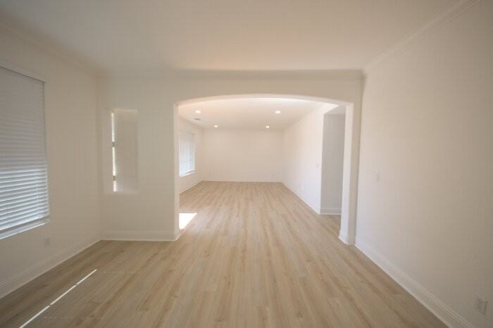 7 Diamondwood Ct - Photo 3 of 45