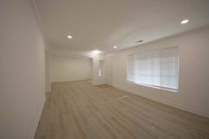 7 Diamondwood Ct - Photo 4 of 45