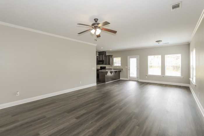 109 Kenosha Ct - Photo 5 of 13