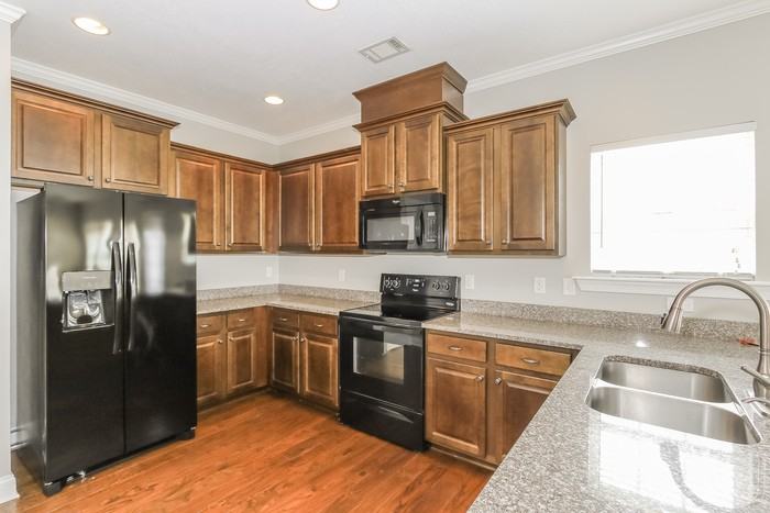 109 Kenosha Ct - Photo 6 of 13