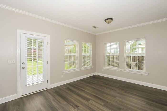 109 Kenosha Ct - Photo 7 of 13