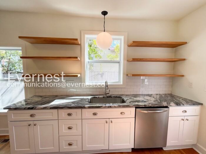 840 Seymour Ave - Photo 6 of 27