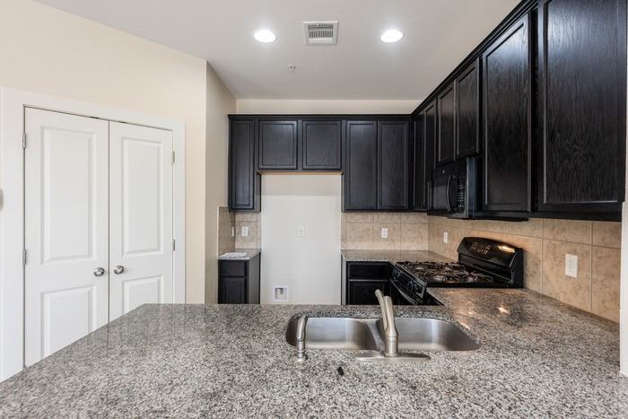 2212 Creekside Ln #C - Photo 6 of 16
