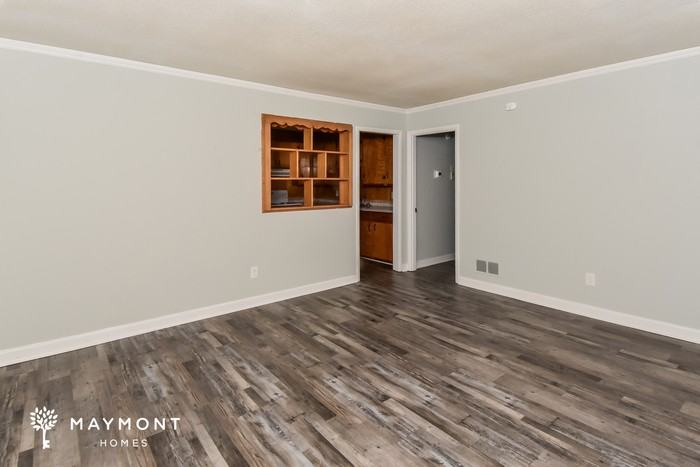 2371 Center St - Photo 5 of 13