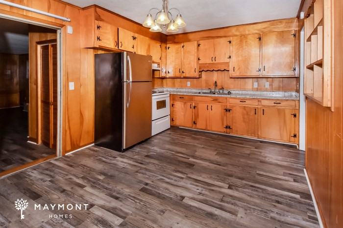 2371 Center St - Photo 6 of 13