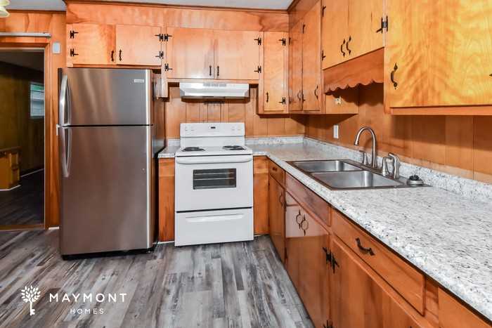 2371 Center St - Photo 7 of 13