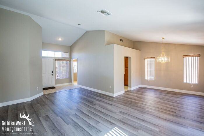 8841 Faircrest Dr - Photo 2 of 17