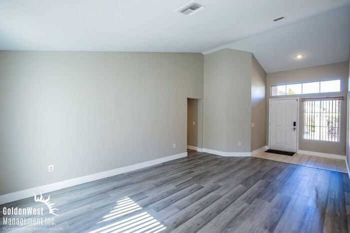 8841 Faircrest Dr - Photo 4 of 17