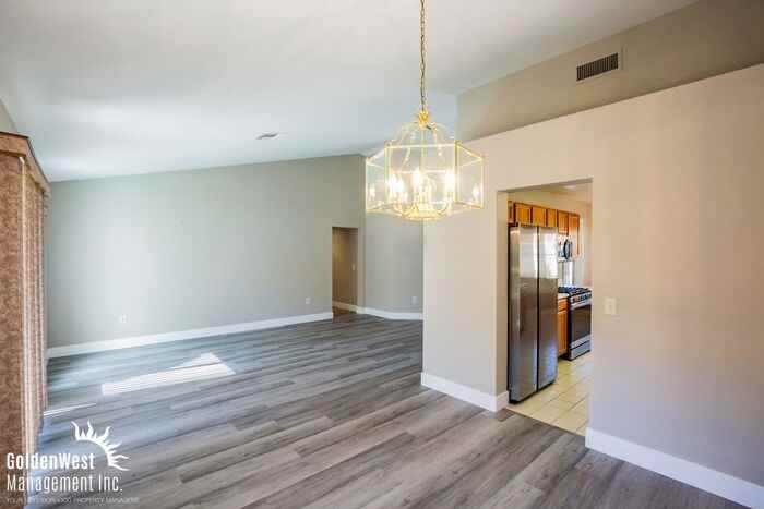 8841 Faircrest Dr - Photo 6 of 17