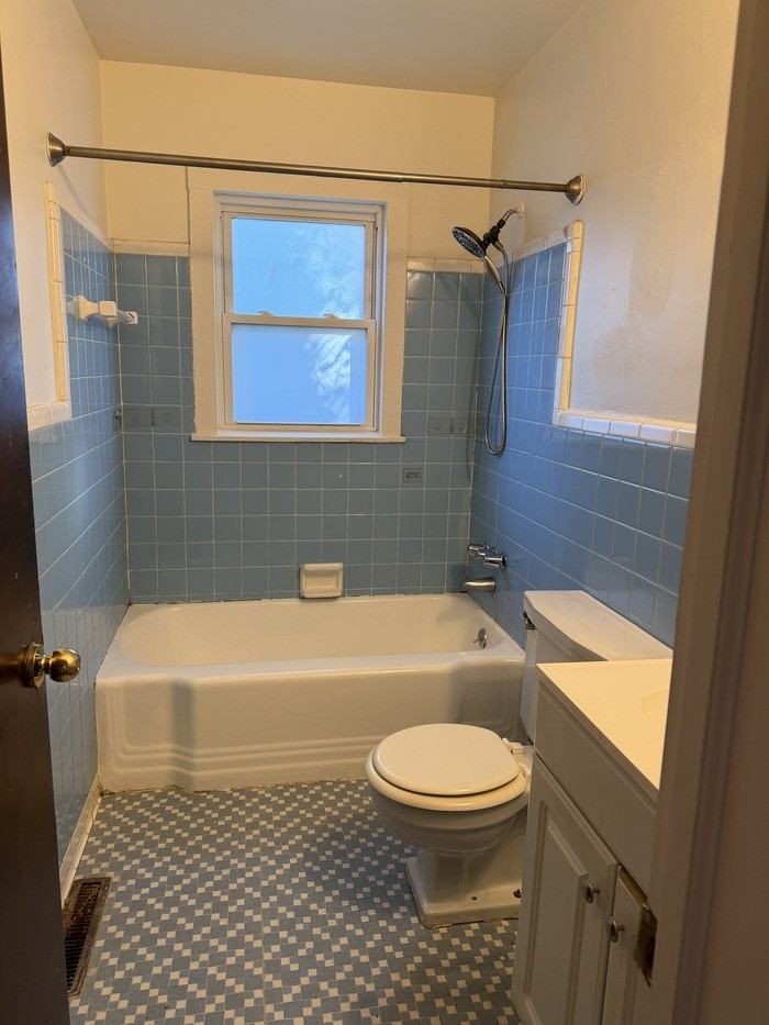 329 Washington St - Photo 5 of 7