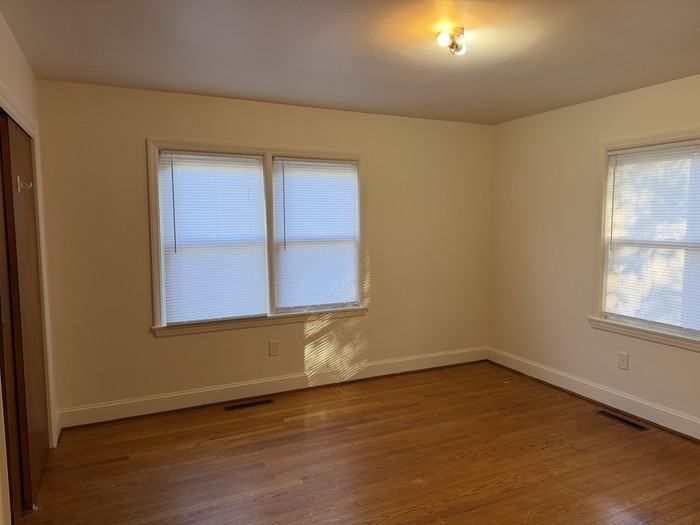 329 Washington St - Photo 6 of 7