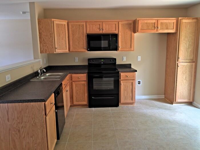 421 Echo Ave - Photo 3 of 9
