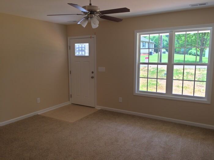 421 Echo Ave - Photo 5 of 9