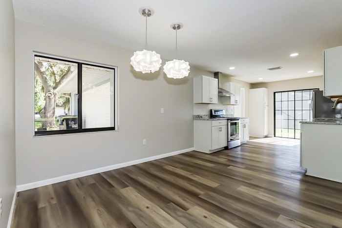 256 Connie Lee Ct - Photo 4 of 15