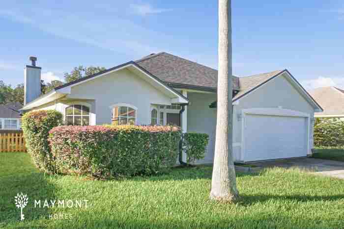 721 Lake Geneva Dr - Photo 2 of 2