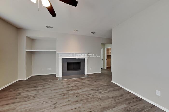4710 Lincolnshire Dr - Photo 4 of 23
