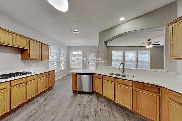 4710 Lincolnshire Dr - Photo 7 of 23