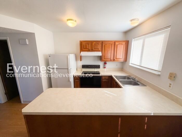 1220 Benton St - Photo 4 of 18