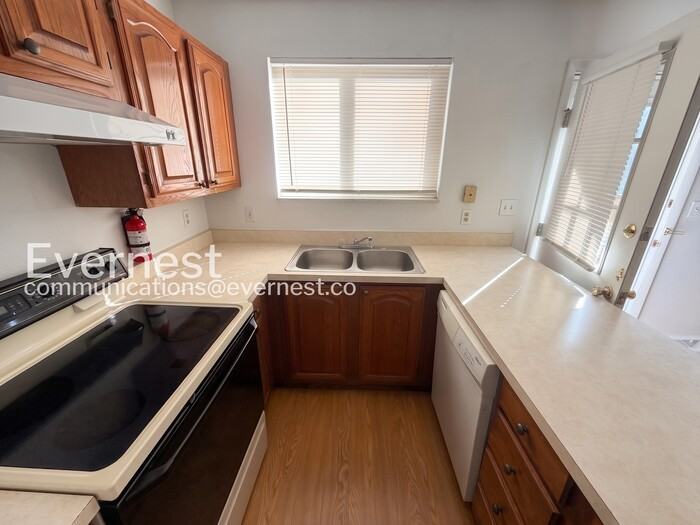 1220 Benton St - Photo 5 of 18
