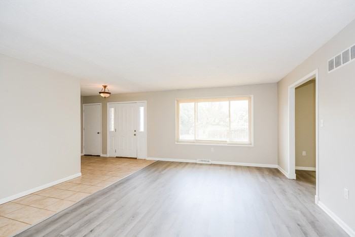 7244 Hollywood Dr - Photo 4 of 11