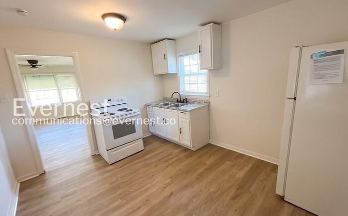 1749 Cleburn Ave Sw - Photo 4 of 17