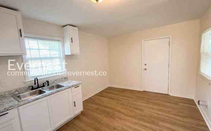 1749 Cleburn Ave Sw - Photo 5 of 17