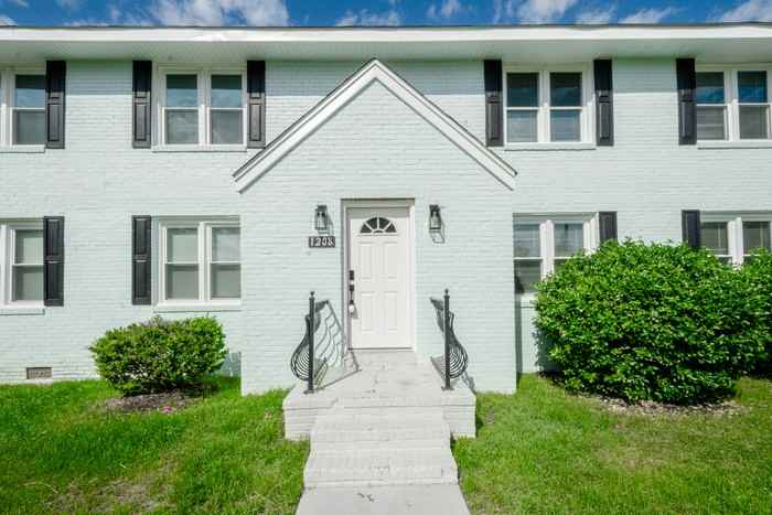 1208 W Ocean View Ave #B - Photo 4 of 28