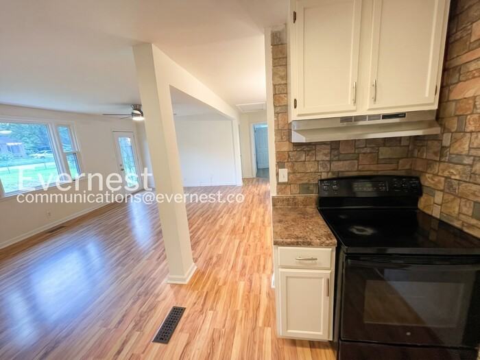 4017 Meadow Rd - Photo 6 of 23