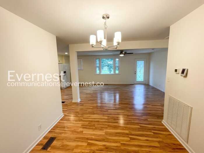 4017 Meadow Rd - Photo 7 of 23