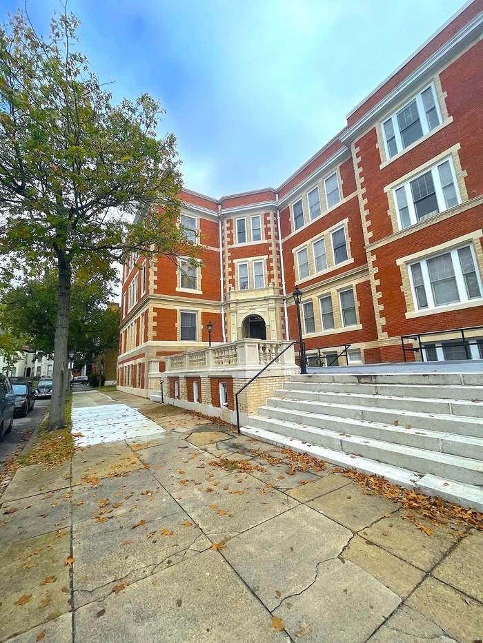 200 Drummond Pl #C1 - Photo 2 of 7