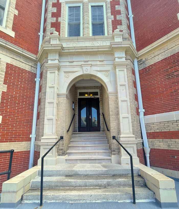 200 Drummond Pl #C1 - Photo 3 of 7