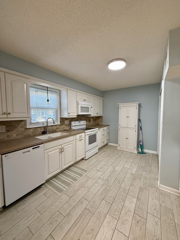 230 Pine St #1 - Photo 5 of 11