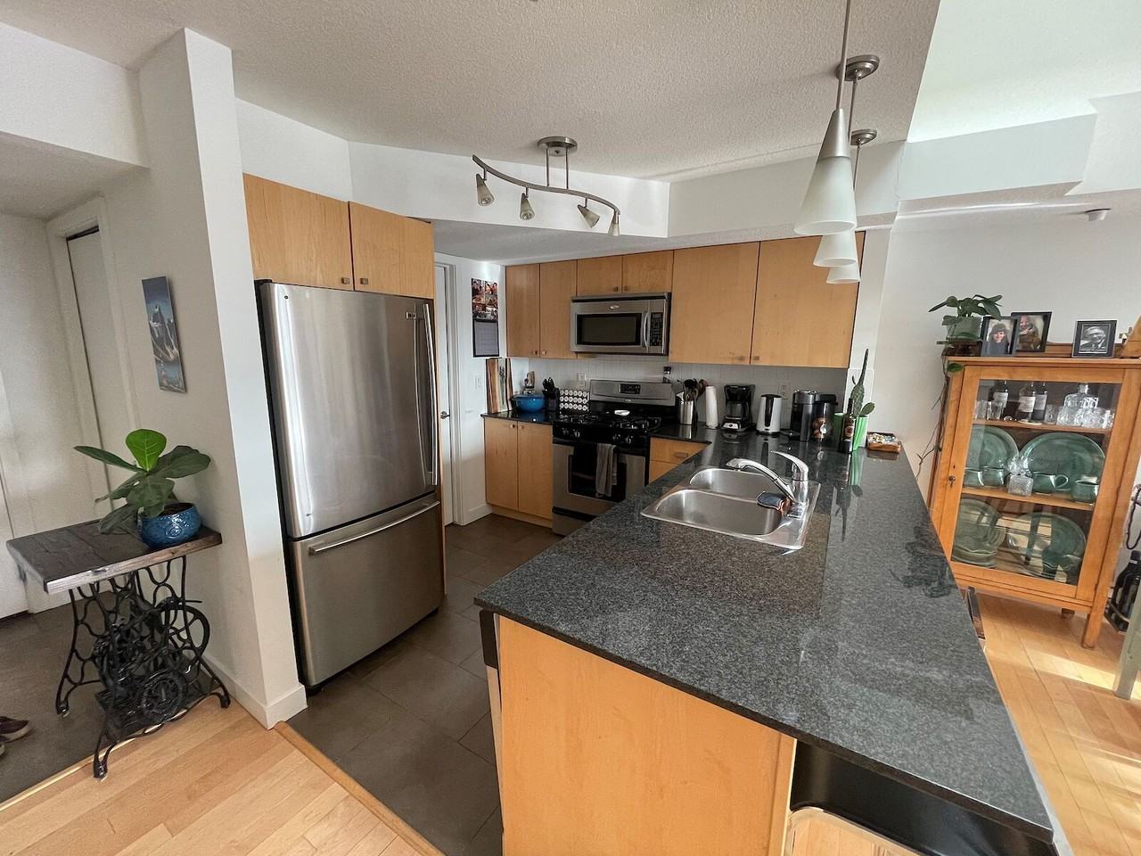 302 -302 34 St Nw - Photo 6 of 14