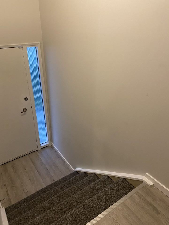 945 Canfield Cres Sw - Photo 4 of 12