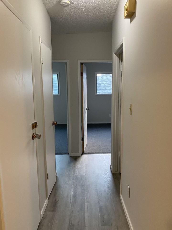 945 Canfield Cres Sw - Photo 7 of 12