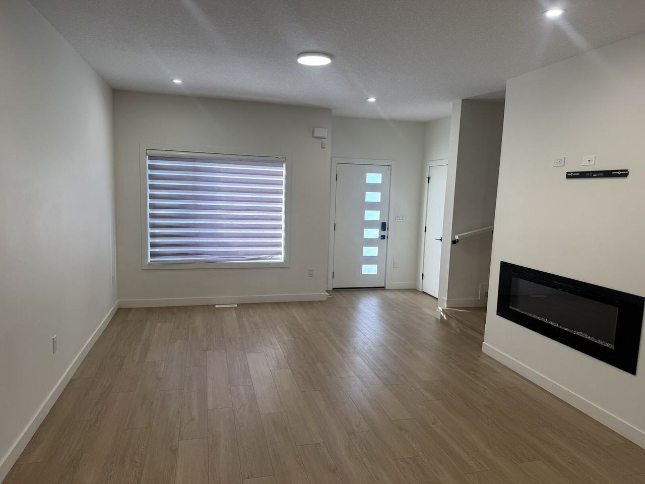 16526 21 Ave Sw - Photo 4 of 14