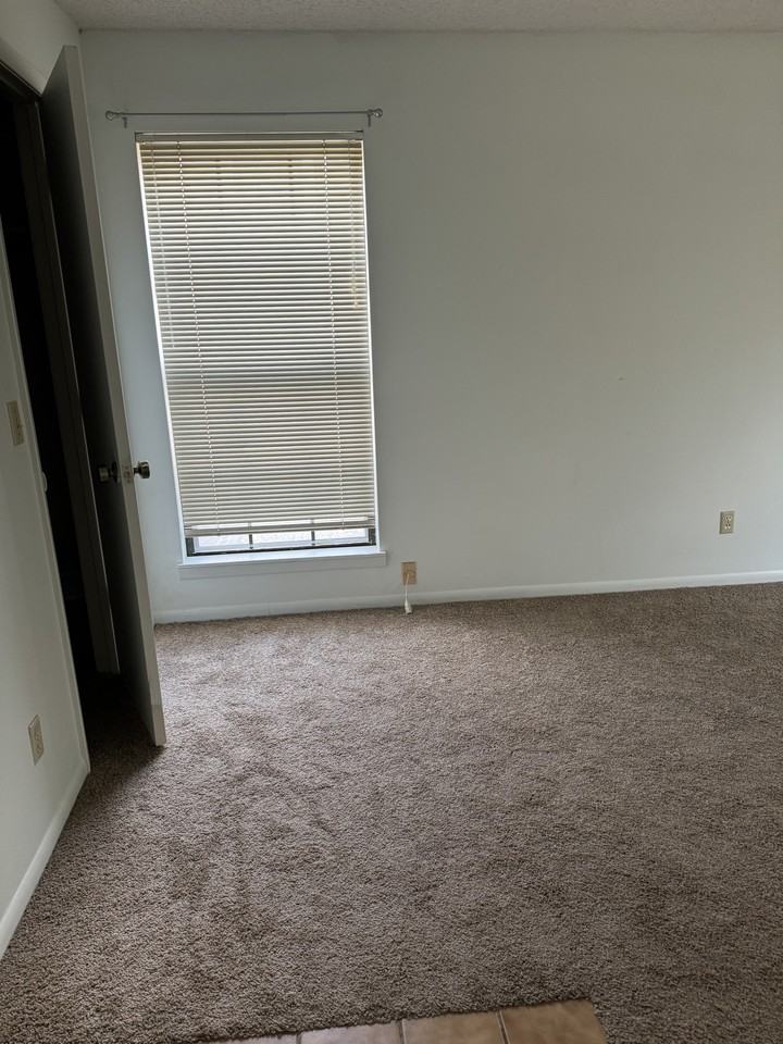 12756 W 110th Ter #12756 - Photo 4 of 5