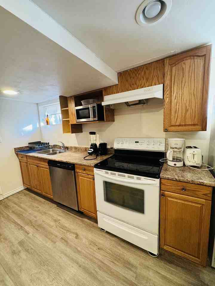11414 75 Ave Nw - Photo 4 of 11