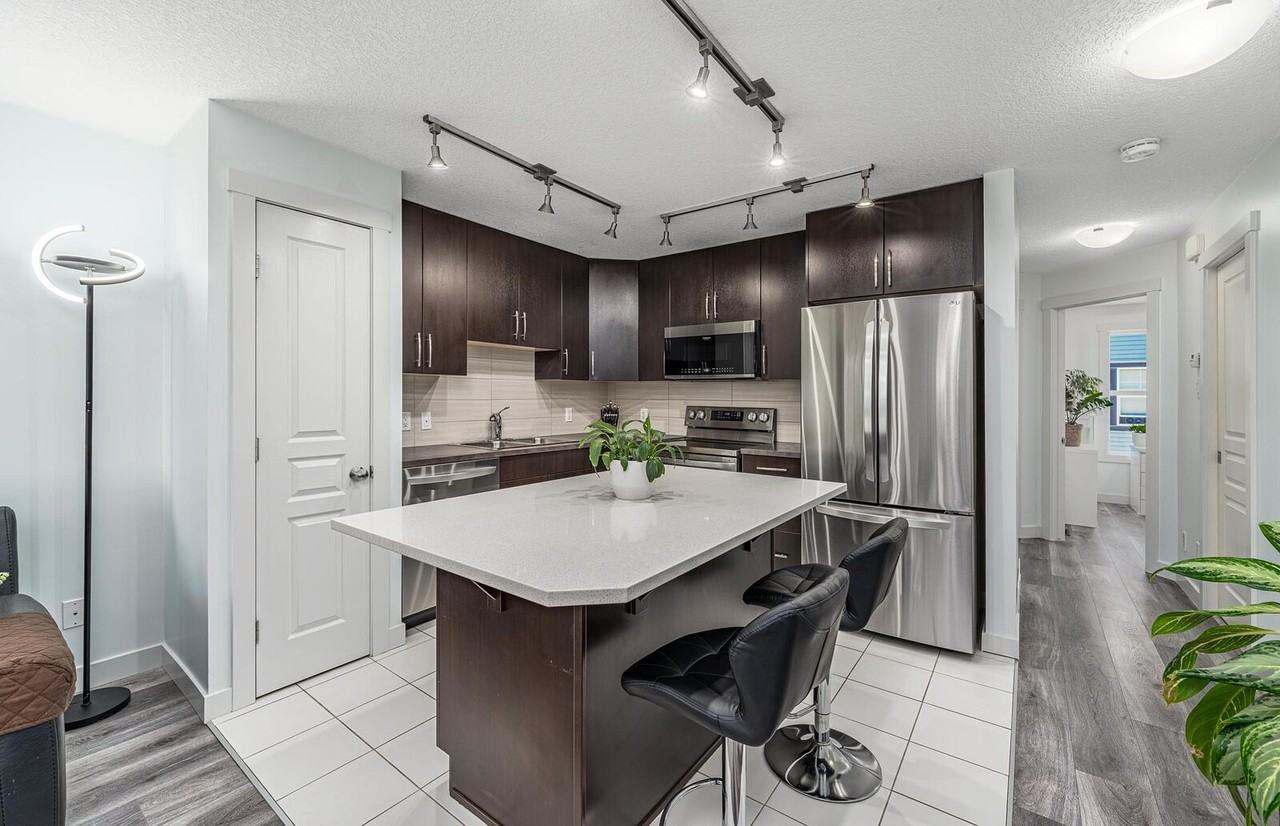 1110 Mckenzie Towne Row Se - Photo 4 of 16