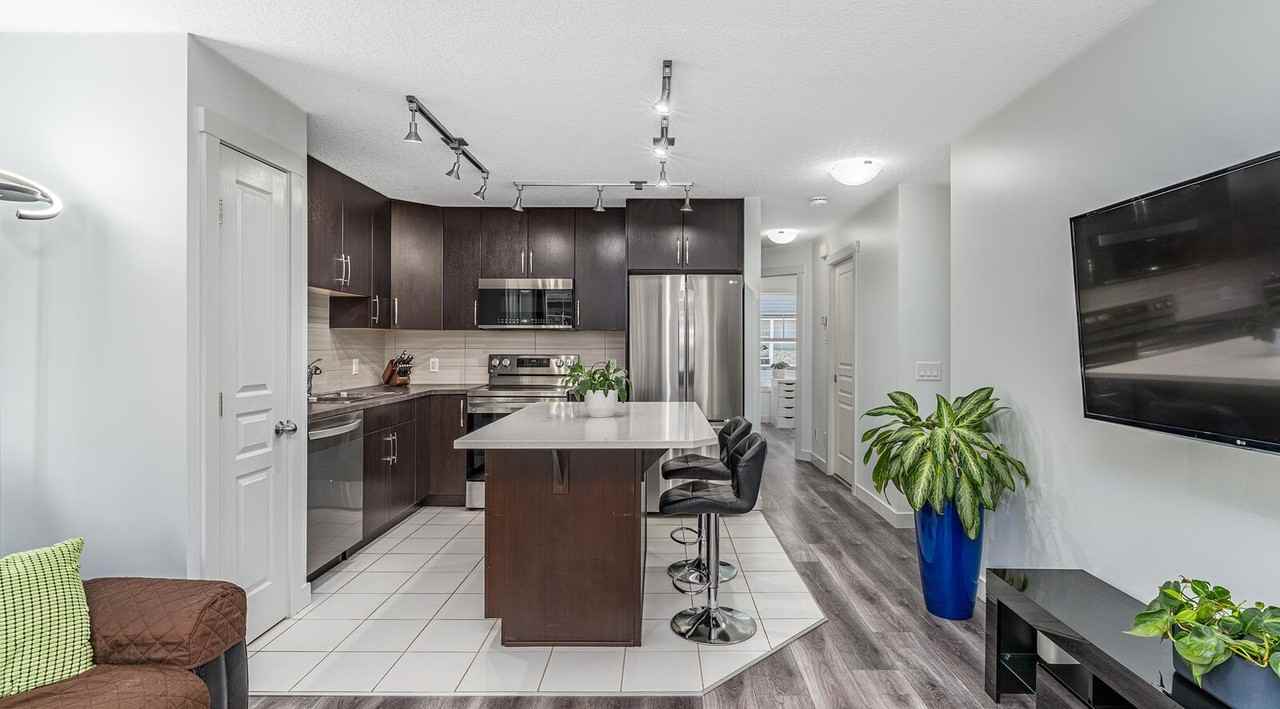 1110 Mckenzie Towne Row Se - Photo 6 of 16