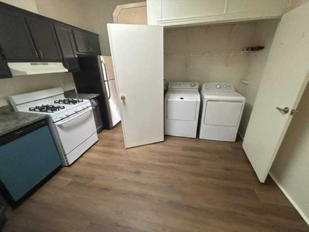 4315 Cook St #NA - Photo 2 of 9