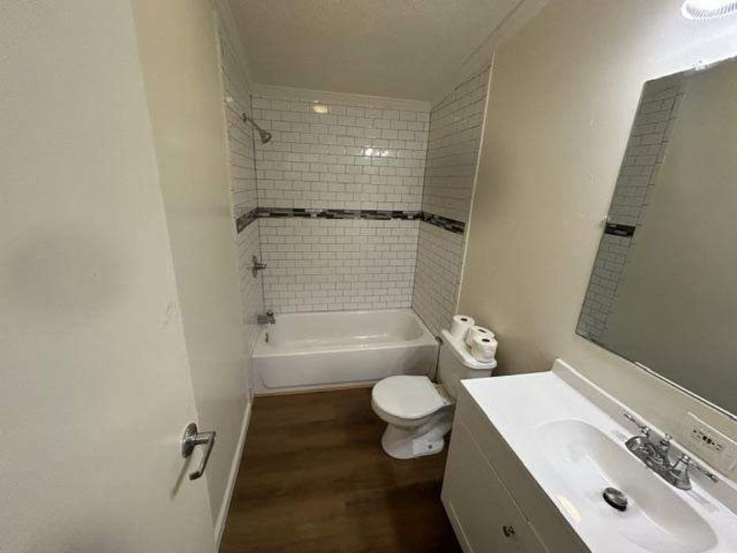4315 Cook St #NA - Photo 4 of 9