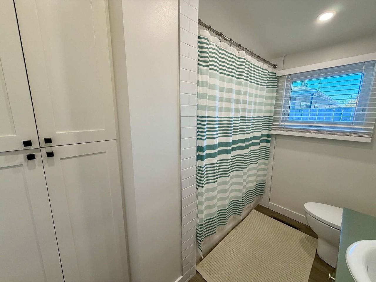 2116 8 Ave Ne - Photo 2 of 37