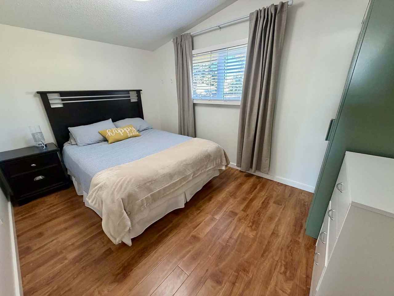 2116 8 Ave Ne - Photo 6 of 37
