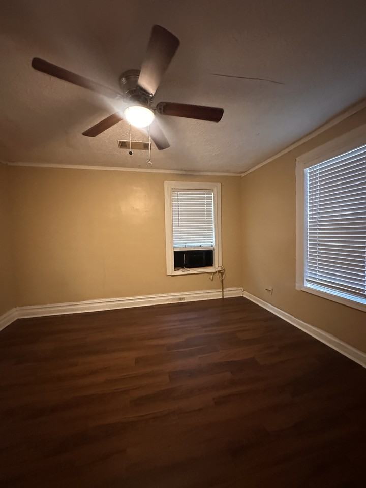 549 S Bainbridge St #NA - Photo 2 of 6