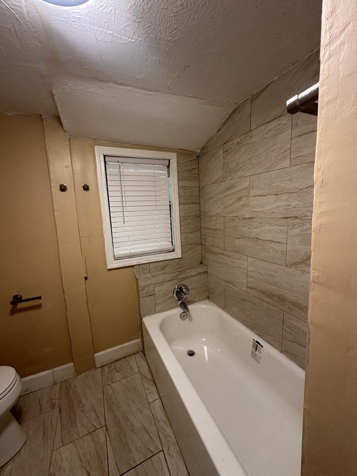 549 S Bainbridge St #NA - Photo 3 of 6
