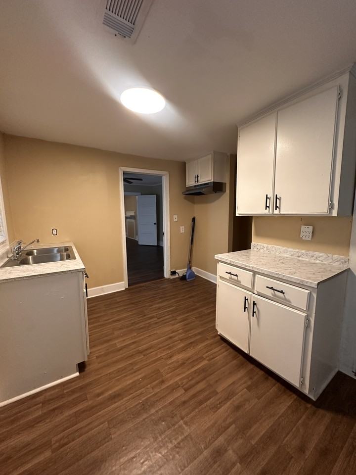 549 S Bainbridge St #NA - Photo 4 of 6