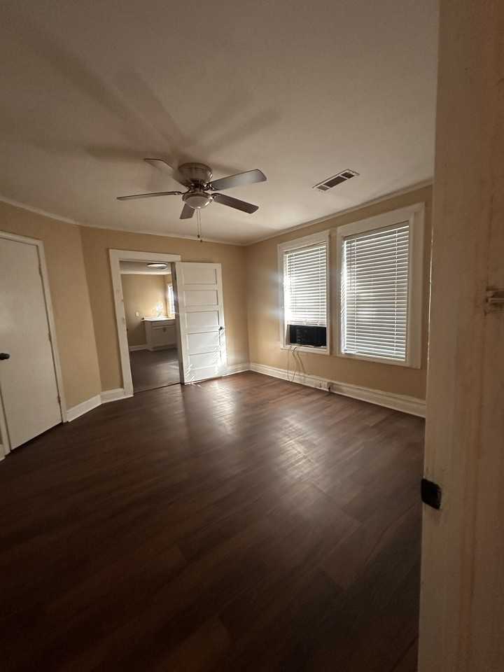 549 S Bainbridge St #NA - Photo 5 of 6