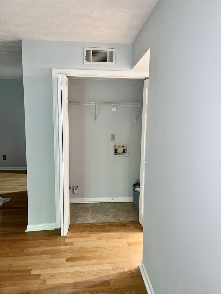 3175 7 Pines Court #301 - Photo 4 of 20