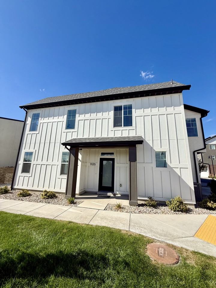1125 N Clifton Dr #101 - Photo 3 of 33